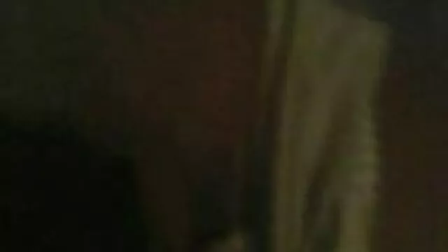 看点Hd：可爱的黑发紧紧的像回到一颗糖果的顶部 成熟的女人色情