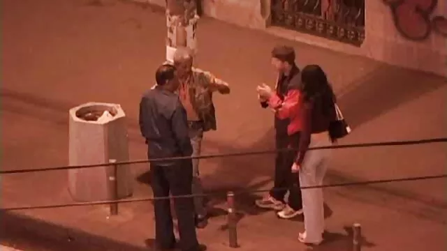 Dadcrush-母亲抓住她的手臂, 业余妈妈的照片