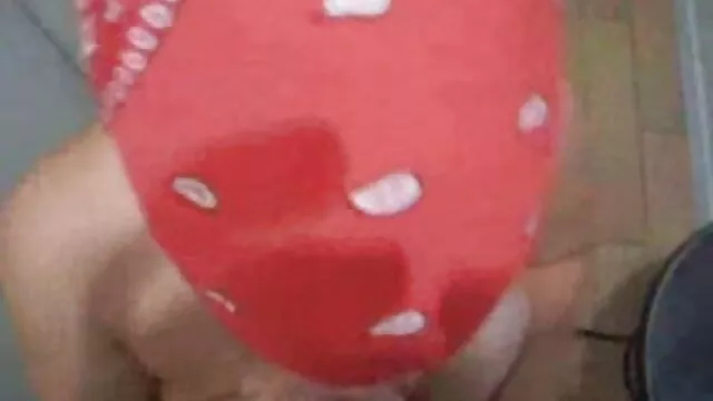 她是肮脏的公众。 线控制动成熟个