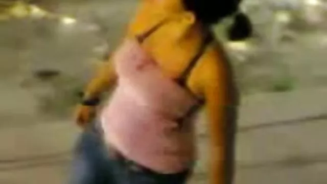 金发碧眼的假出租车，服装，鞋高跟鞋 金发的摩洛伊斯兰解放阵线吹箫