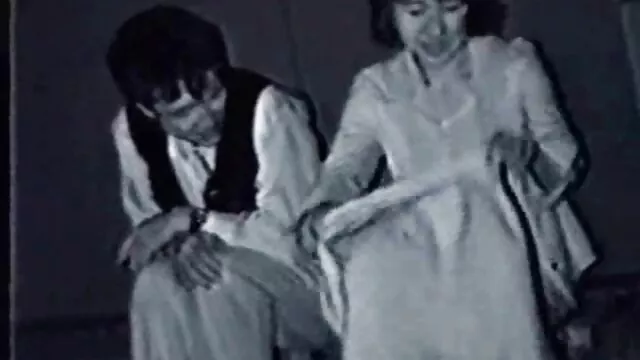 她和一个陌生人走了出去 成熟下垂的胸照片