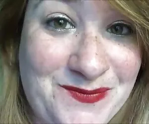 她把她的内裤在酒吧里撒尿。 成熟的吹箫的照片