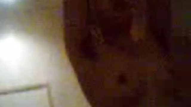 女孩HD-两个伟大的分享一个大鸡巴 成熟的夫妇做爱的视频