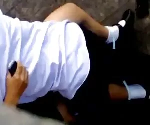 佩内洛普灵活的尼龙整个身体 成熟的超短裙