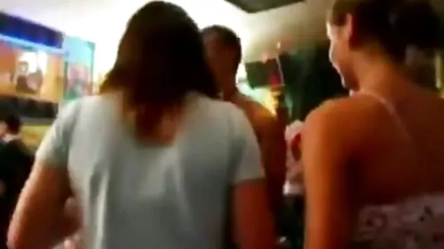 男人在吹一个洞的屁股 成熟的色情
