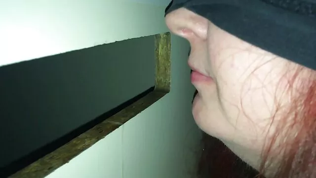 石头是学生性狂欢的最佳场所。 熟女女同性恋