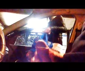 一个新的一部分的亚洲女孩 线控制动乌个