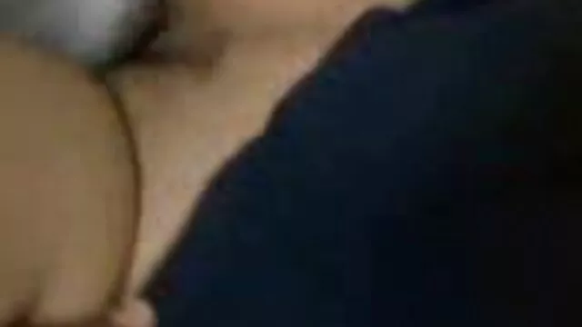 大家伙与一个愚蠢的公鸡与她的巨大的 纯成熟的照片