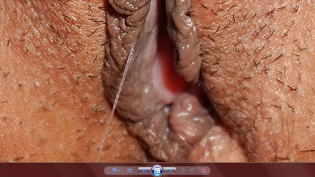 那家伙伸出了他最好的朋友的手。 野生成熟的妈妈