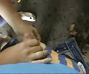 他和精子的健身教练一起吃性感。 成熟的同性恋管