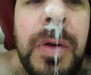 安东尼娅极端醒来的朋友她尿在她身上 成熟的毛茸茸的色情照片