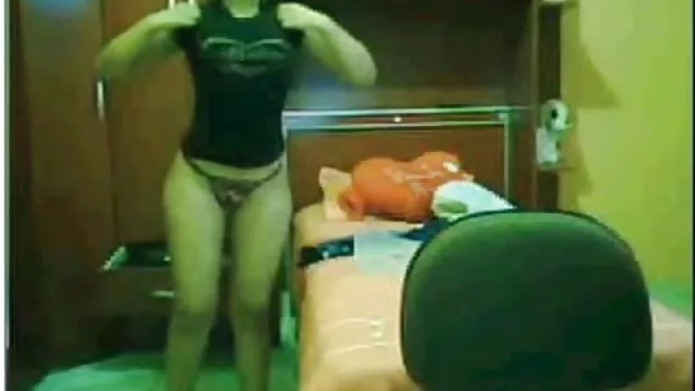 丈夫的电影，而他的妻子在椅子上 理想的摩洛伊斯兰解放阵线
