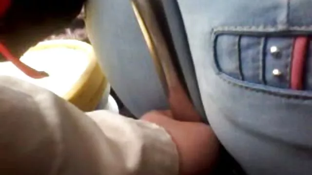 一个亲爱的成熟的阴部，然后打她的阴部。 业余成熟