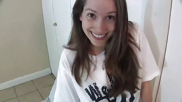 妈妈想让四个男孩来掩盖事情。 讨厌的老奶奶