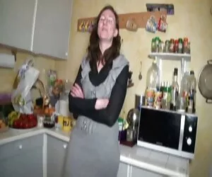 四个超级可爱，是一群男人用的水桶。 成熟的大乳头