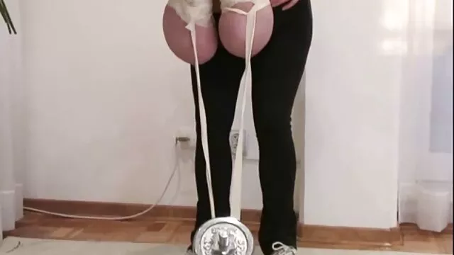 赤裸裸的他妈的她的屁股 成熟的同性恋色情片